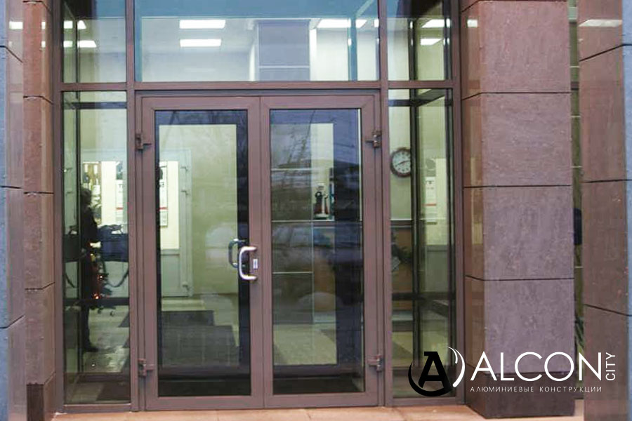 Двери алюминиевые со стеклом в Смоленске